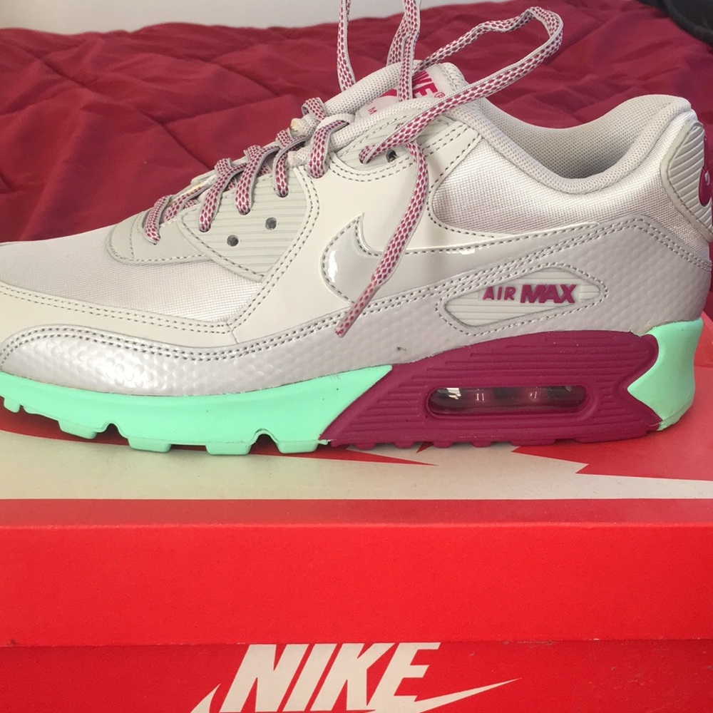 Women’s Air Max 90,size 9.5
